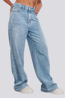 Calça jeans feminina casual branca lavada com perna larga